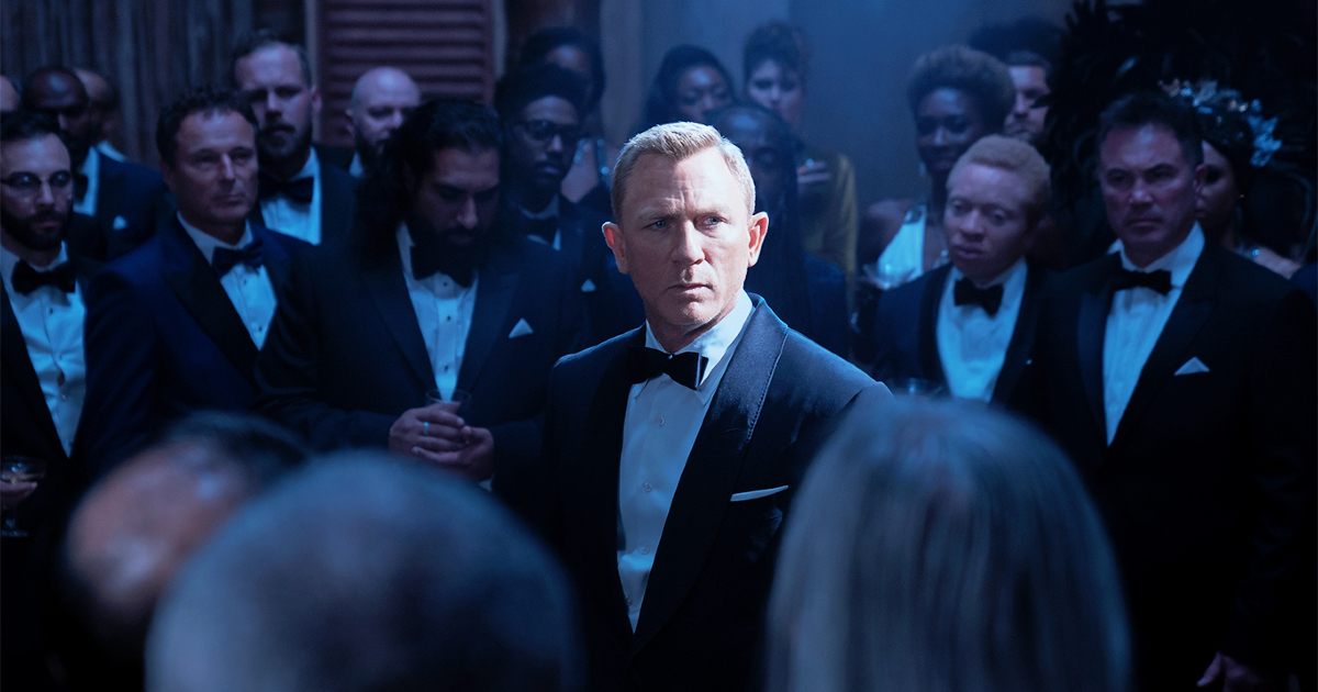 james bond è circondato in una scena di no time to die - nerdface