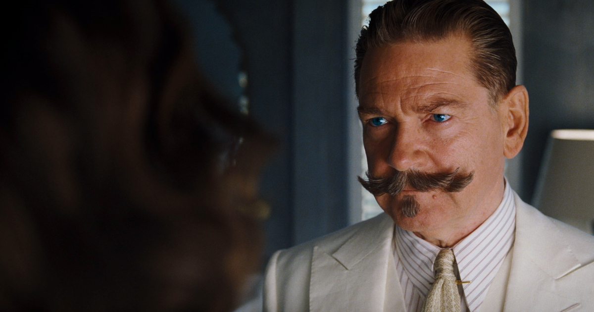 kenneth branagh è hercule poirot e sembra sul punto di rivelare qualcosa di grosso - nerdface