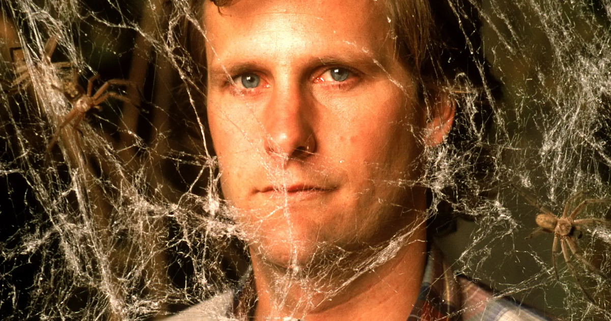 jeff daniels posa dietro un muro di ragnatele - nerdface