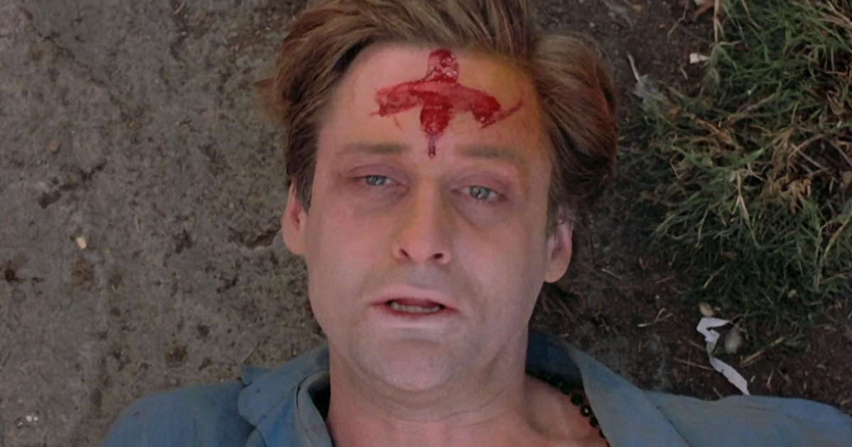 bill pullman ha una croce insanguinata sulla fronte ne il serpente e l'arcobaleno - nerdface