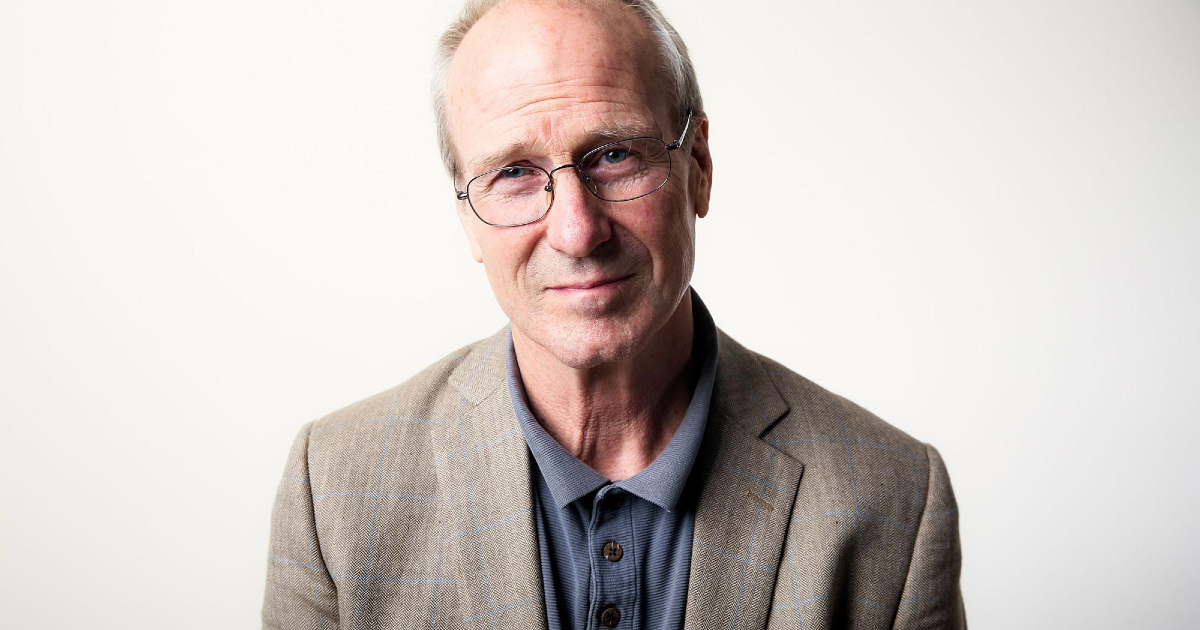 william hurt in una foto in cui sorride con dolcezza - nerdface