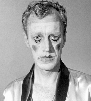 max von sydow truccato da clown ha un'espressione triste - nerdface