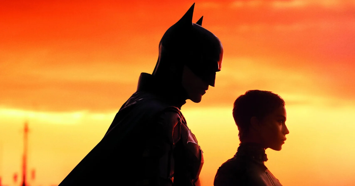 batman e catwoman guardano l'orizzonte durante il tramonto in the batman - nerdface