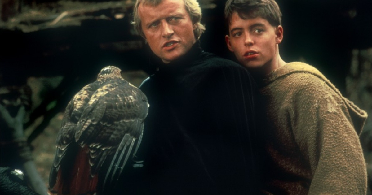rutger hauer a cavallo insieme a matthew broderick tiene sul braccio il falco in ladyhawke - nerdface