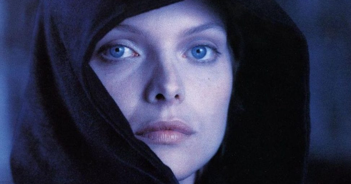 michelle pfeiffer è di una bellezza stordente avvolta in una tunica nera in ladyhawke - nerdface