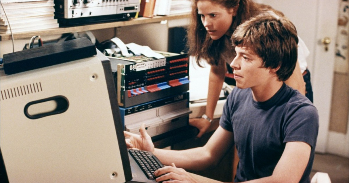 matthew broderick è al computer e sta per hackerare un sito e per scatenare il wargames - nerdface