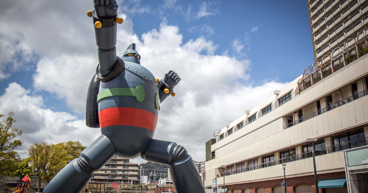 la statua di tetsujin 28 go in giappone celebra un altra serie robot senza gps - nerdface