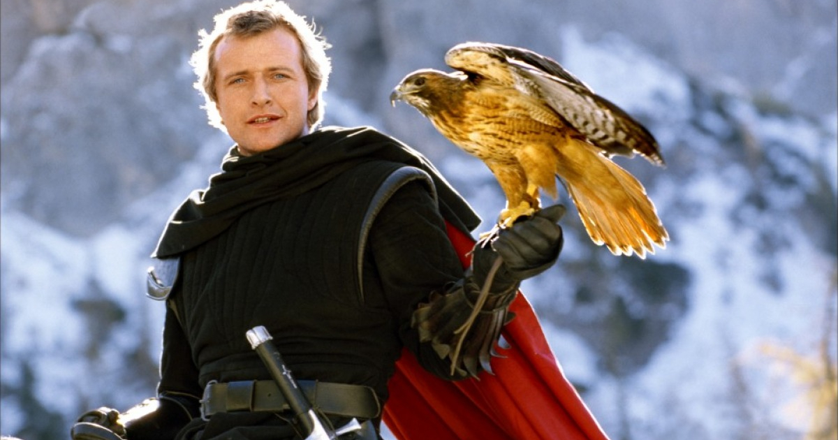 rutger hauer solleva il falco appollaiato sul suo braccio - nerdface