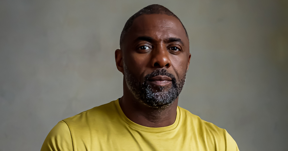 idris elba in un'immagine promozionale di hijack, la serie apple tv+ - nerdface