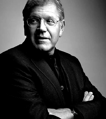 robert zemeckis in bianco e nero e a braccia incrociate - nerdface