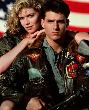 tom cruise è sulla moto con kelly mcgillis in top gun - nerdface