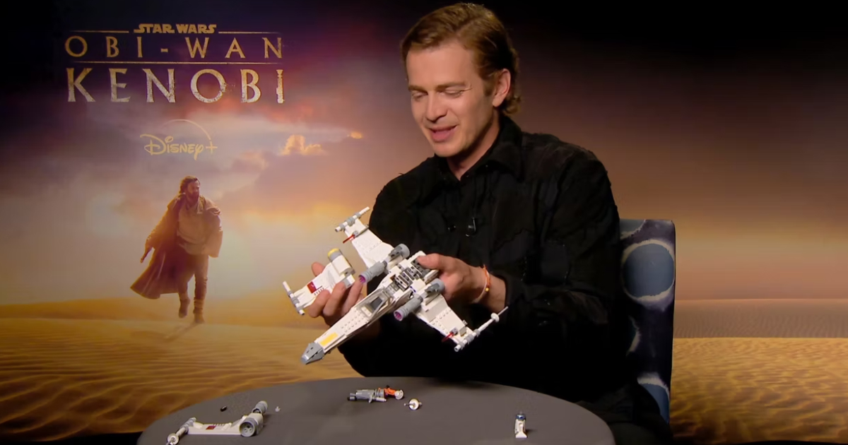 hayden christensen monta un x-wing lego - nerdface