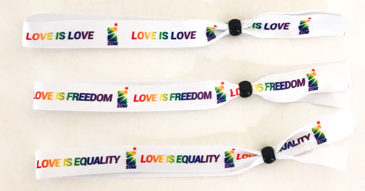 i braccialetti di Star Comics celebrativi del Pride Moth - nerdface