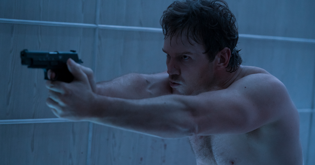 chris pratt impugna una pistola in un'immagine di terminal list - nerdface