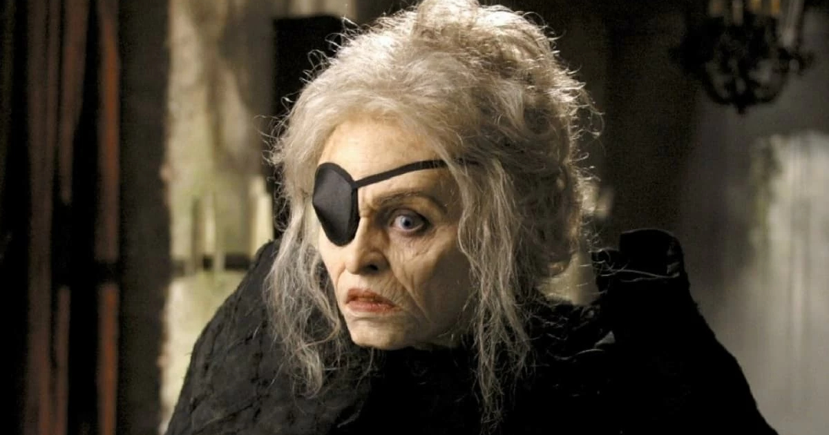 helena bonham carter invecchiata e con una benda sull'occhio - nerdface