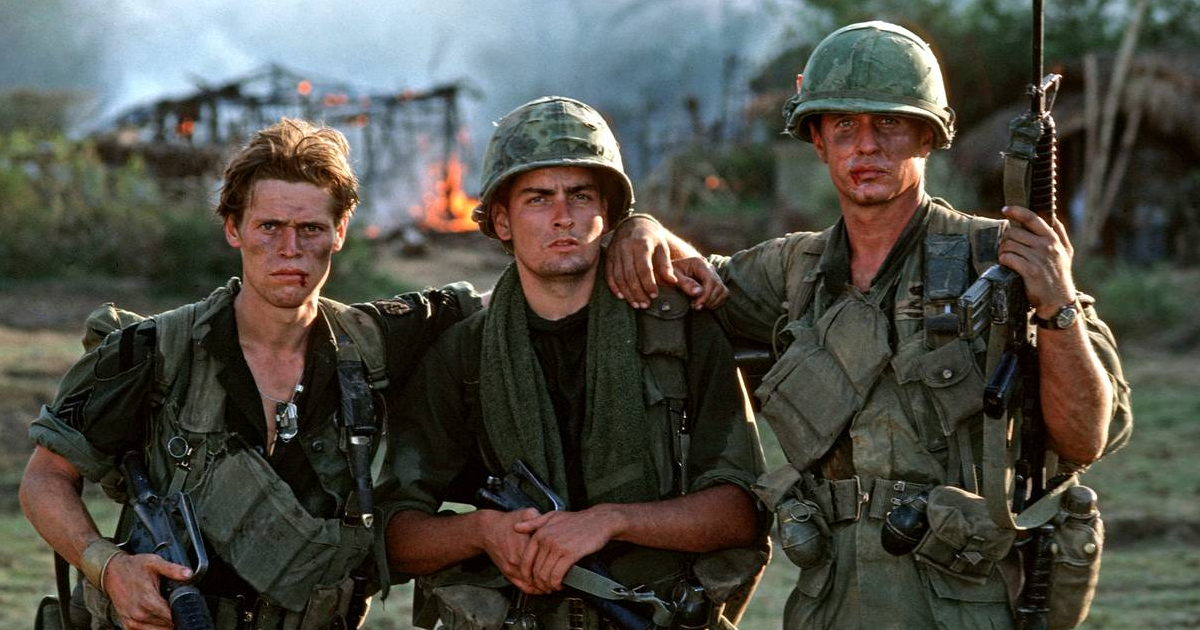 tom berenger con willem dafoe e martin sheen in platoon - nerdface