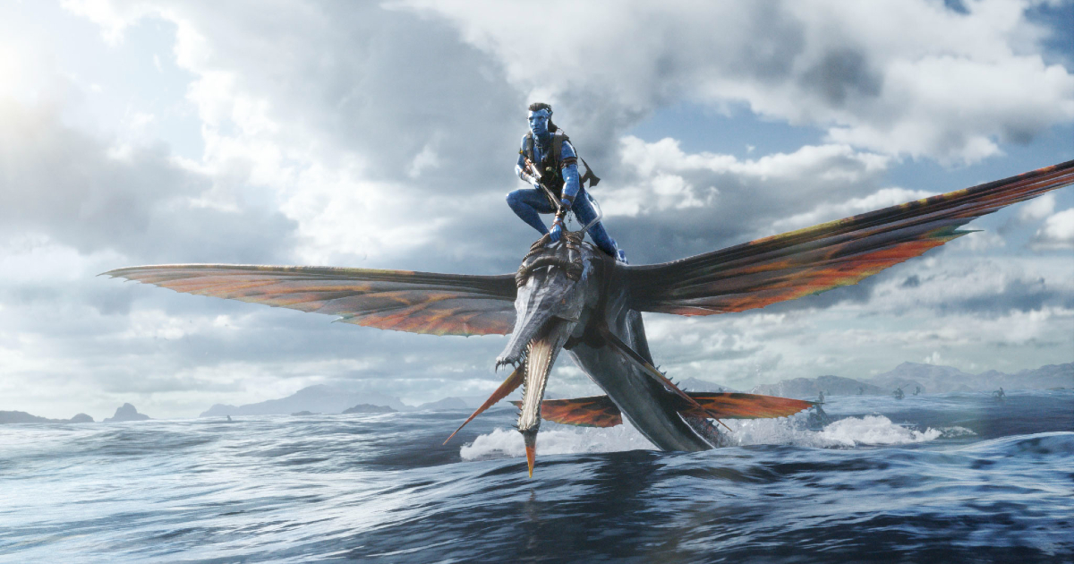 il protagonista cavalca una srota di pesce volante sopra il mare - nerdface