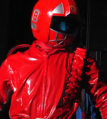 il cavaliere del tempo in latex rosso di koseidon - nerdface