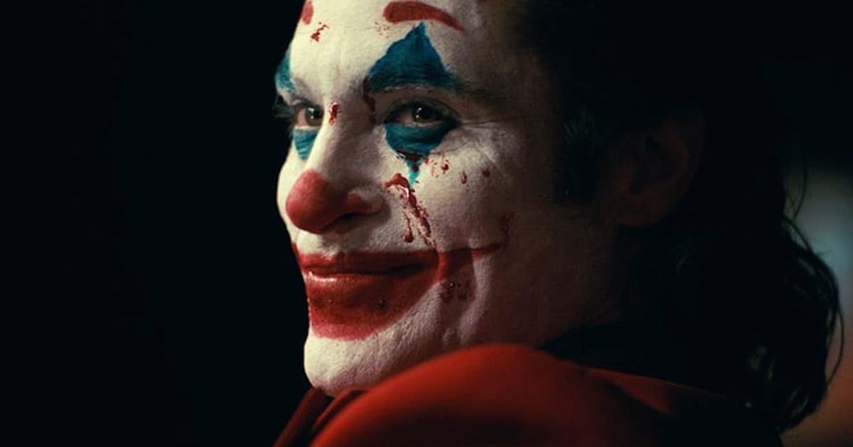 Joker osserva sorridente murray morto - nerdface