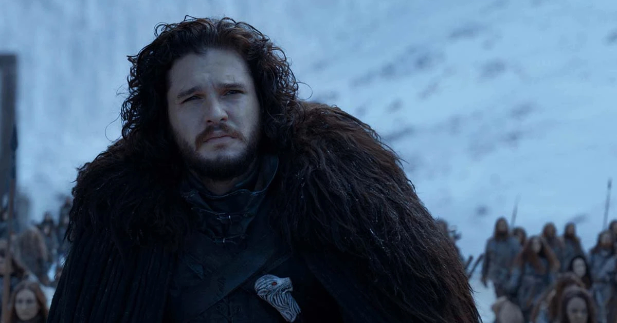 jon snow osserva l'orizzonte con uno sguardo triste - nerdface