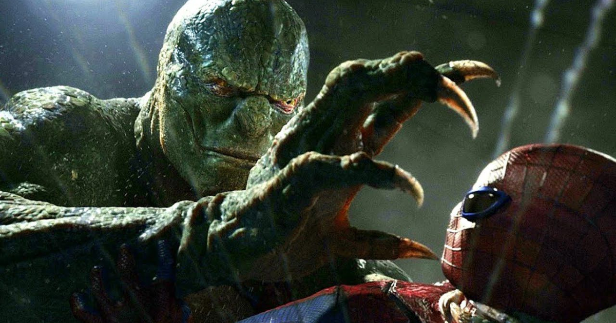 lizard protende la sua mano artigliata sul volto di amazing spider-man - nerdface