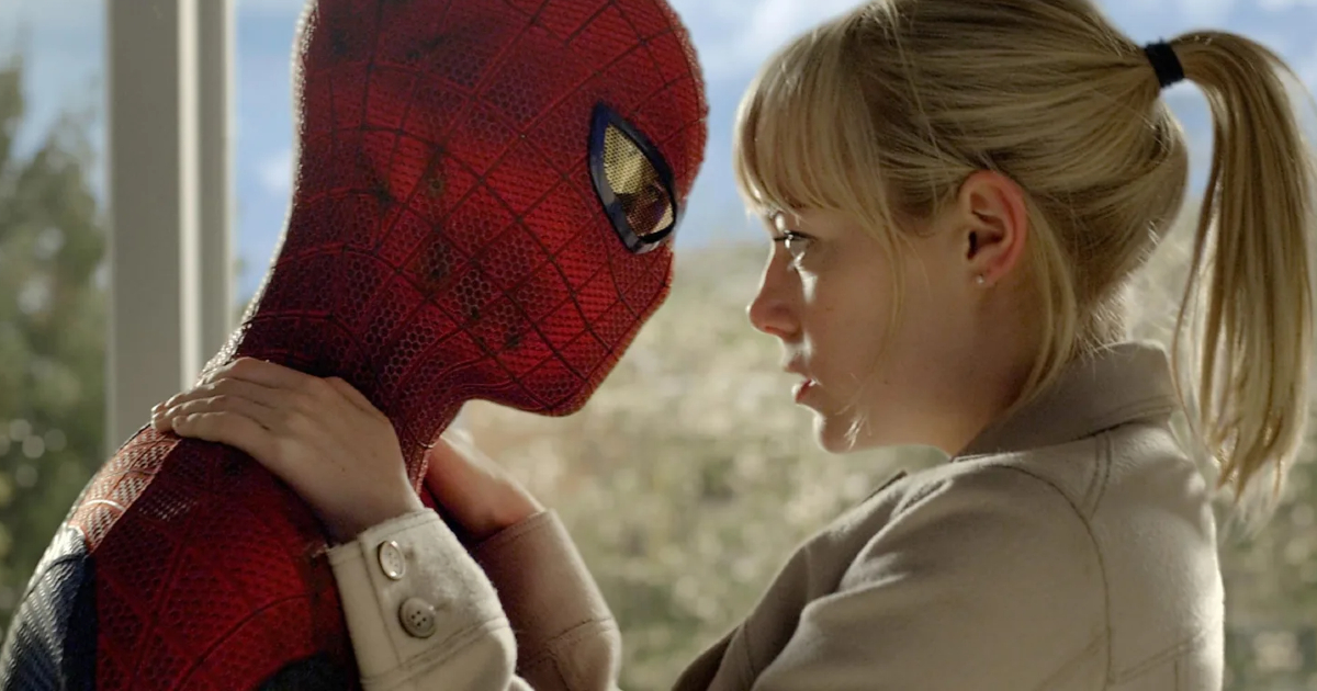 the amazing spider-man abbraccia la sua gwen stacy - nerdface