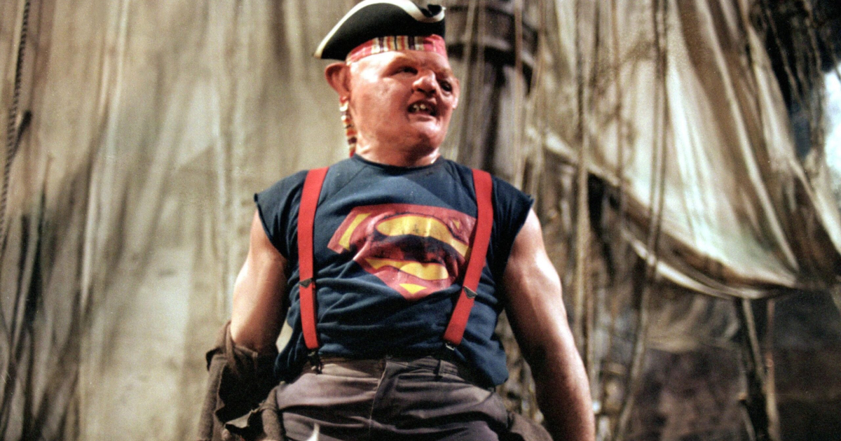 uno dei momenti cult dei goonies vede sloth indossare l amaglietta di superman - nerdface