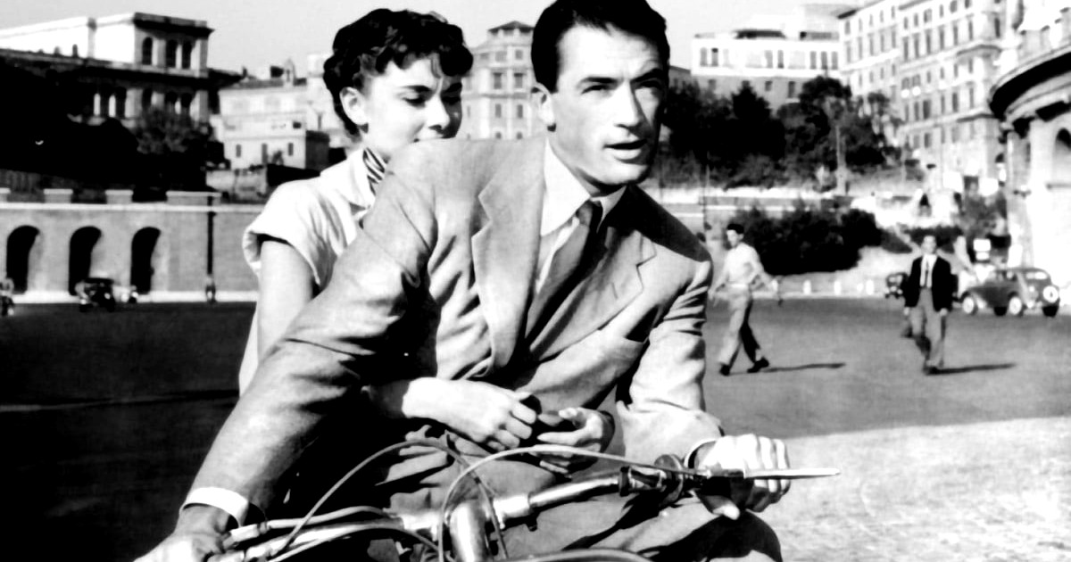 gregory peck in vespa nella celebre sequenza di vacanze romane con audrey hepburn - nerdface