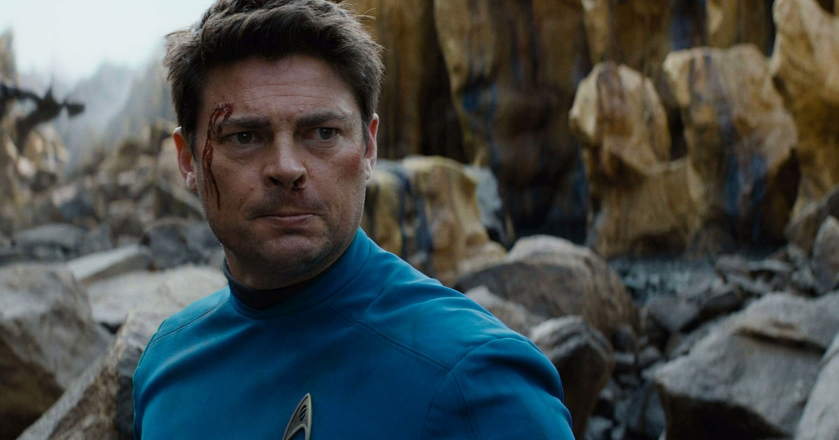 karl urban è ferito alla testa in star trek - nerdface