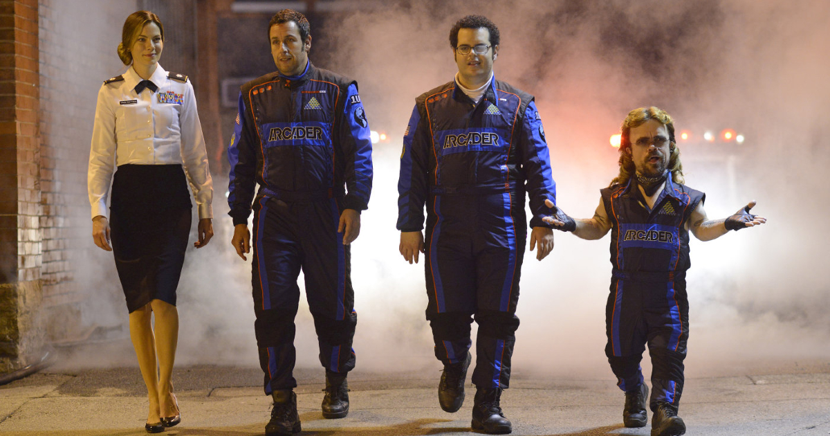 in pixels i tre protagonisti in divisa camminano pronti a salvare il mondo - nerdface