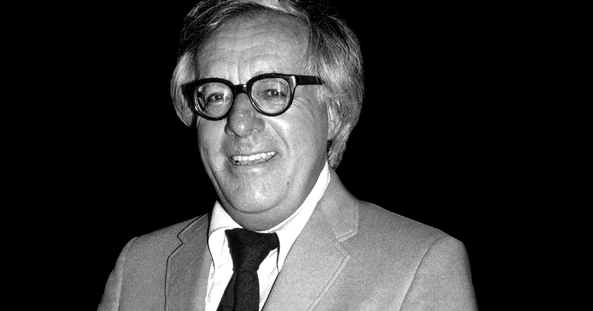 ray bradbury sorride in un ritratto in bianco e nero - nerdface