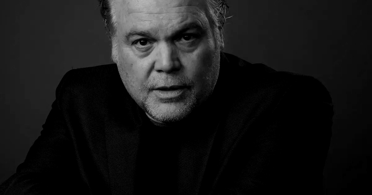 vincent d'onofrio in un ritratto in bianco e nero - nerdface