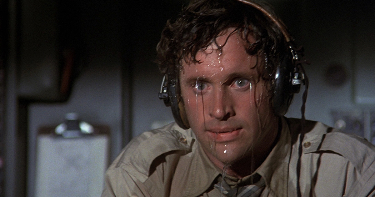 il pilota sta sudando come se fosse stotto la doccia mentre cerca di atterrare l'aereo più pazzo del mondo - nerdface
