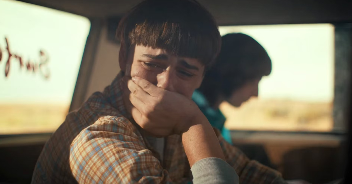 will piange in auto di nascosto in stranger things 4 - nerdface