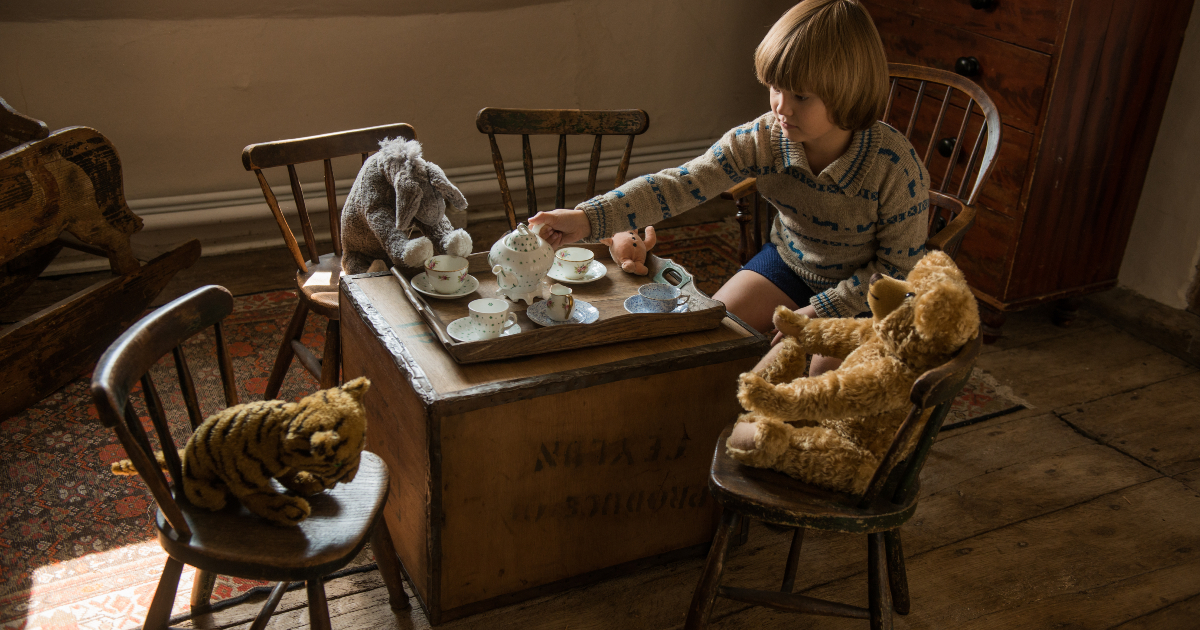 in vi presento christopher robin il bambino fa merenda coi suoi animali di pezza - nerdface