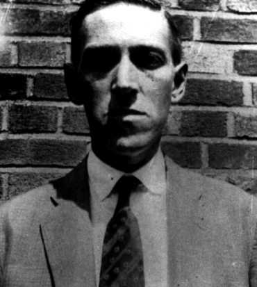 un ritratto in bianco e nero di h.p. lovecraft - nerdface