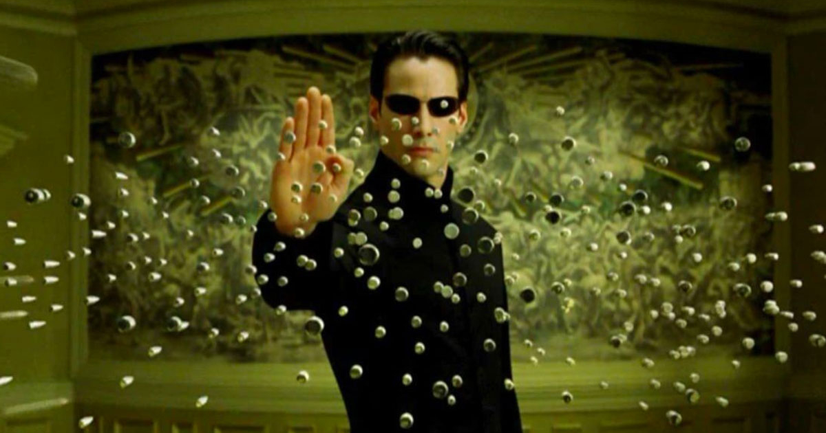 keanu reeves nella celebre scena di matrix in ferma con le mani i proiettili - nerdface