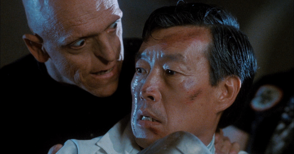 michael berryman se la prende con un giapponese in the guyver - nerdface