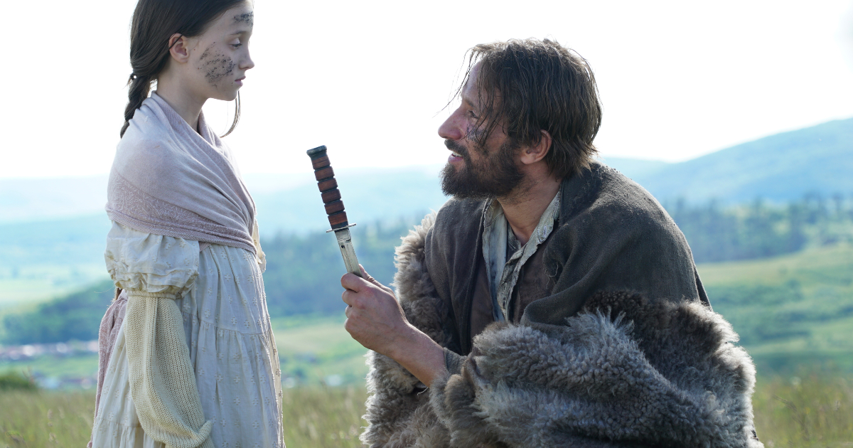 django porge un coltello a una ragazzina - nerdface