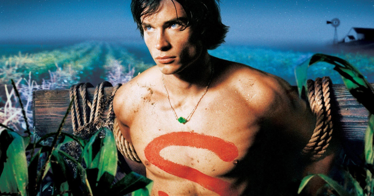 il giovane superman è legato a petto nudo in smallville - nerdface