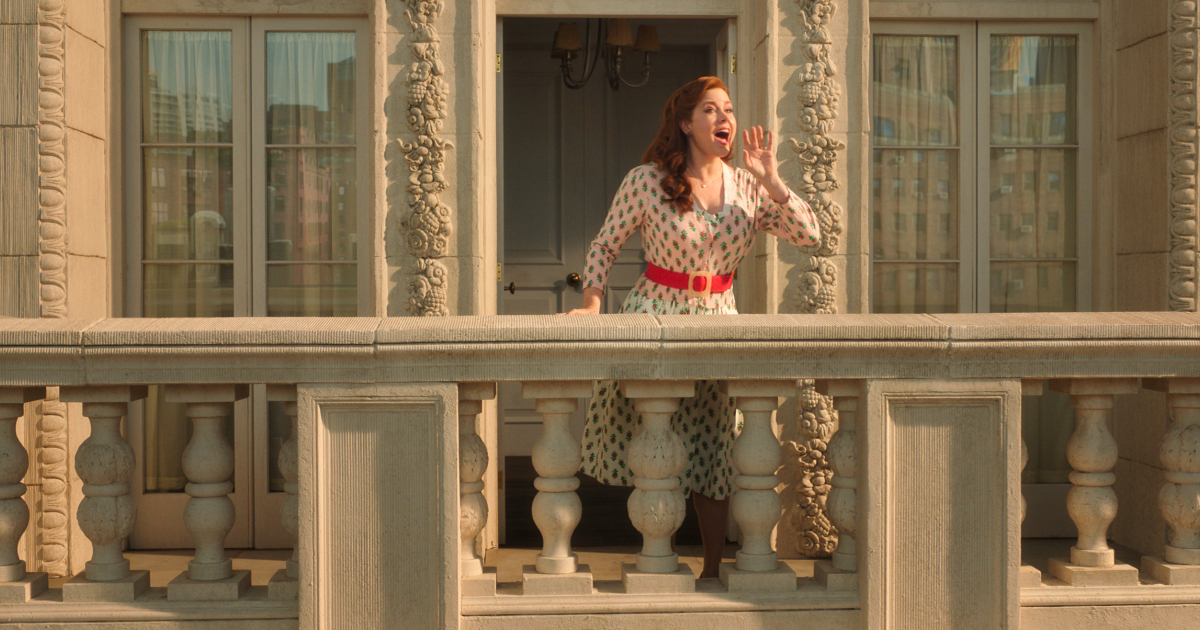 amy adams si affaccia dal balcone e urla qualcosa in come per disincanto - nerdface