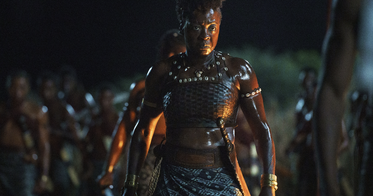 viola davis muscolare e sudata in the woman king - nerdface