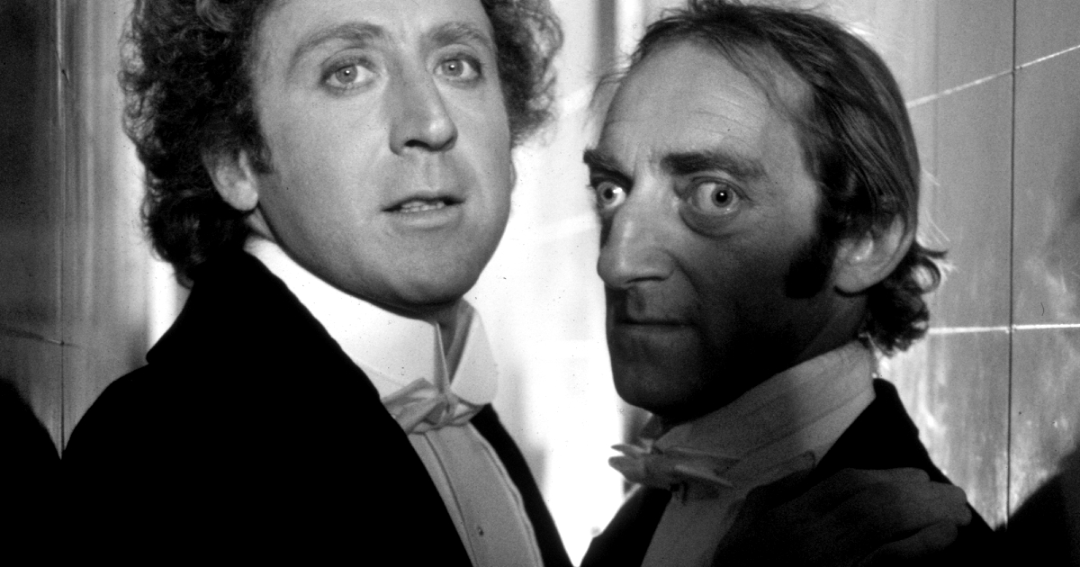 marty feldman e gene wilder sul set della parodia di sherlock holmes - nerdface