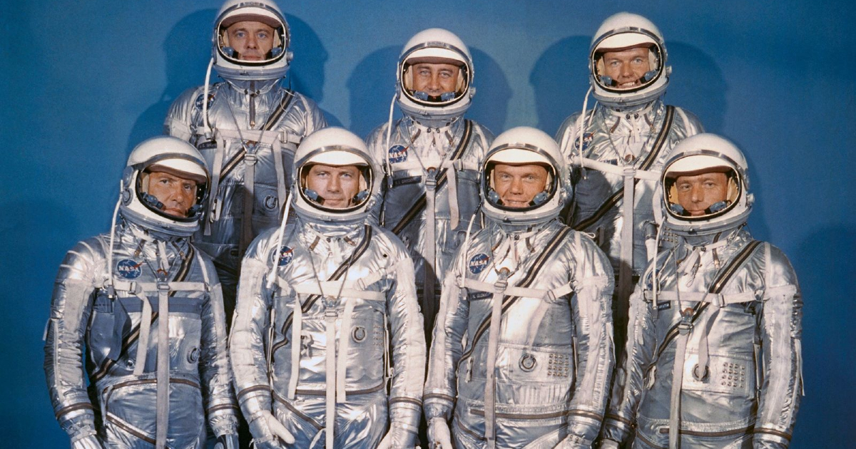 un gruppo di astronauti in posa: dei veri pionieri dello spazio - nerdface