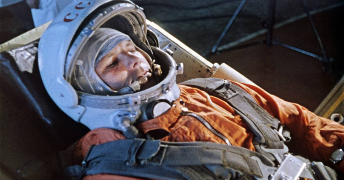 gagarin è steso e pronto a spiccare il volo: il primo dei pionieri dell'esplorazione spaziale, uno dei più famosi astronauti - nerdface