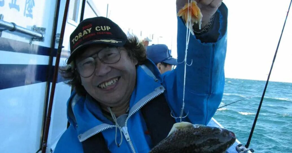 gosaku ota in una rara foto mentre pesca - nerdface