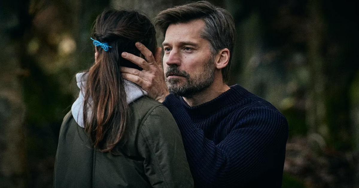 un uomo tiene il volto della figlia tra le mani ne l'ultima cosa che mi ha detto - nerdface