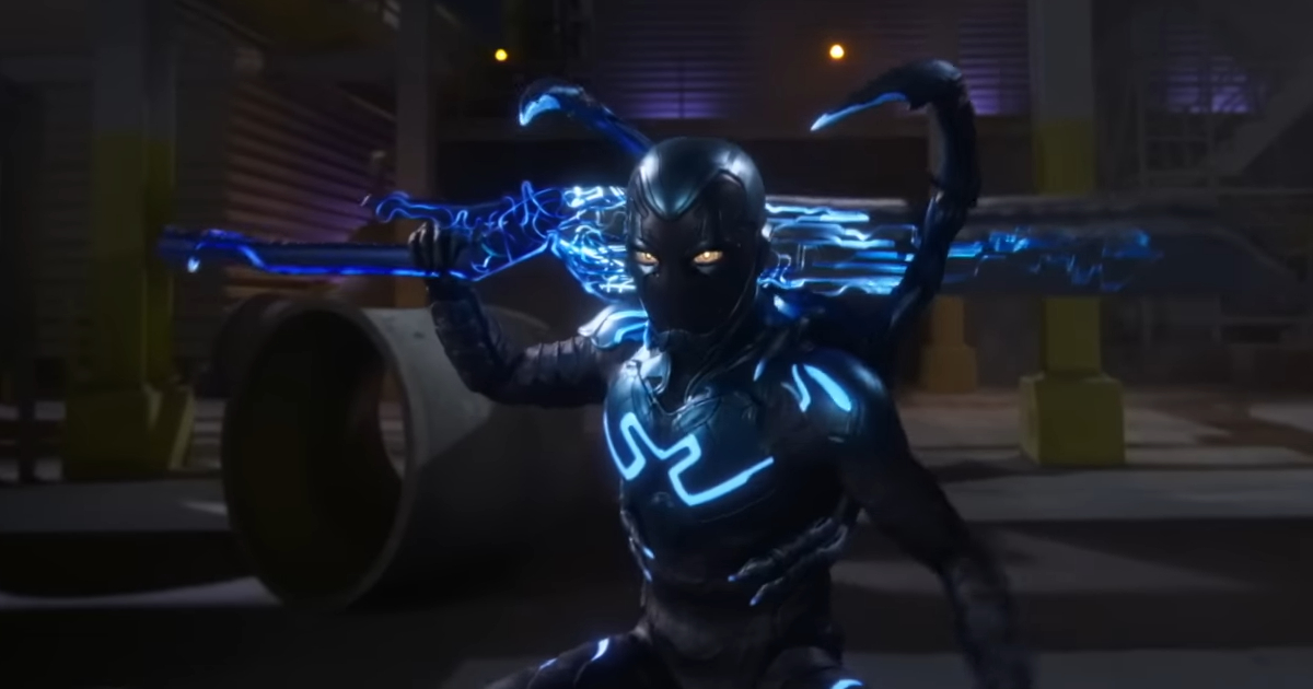blue beetle impugna una spada nel trailer del film - nerdface