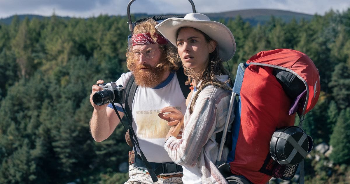 due turisti stanno per finire tra le fauci di cocainorso - nerdface