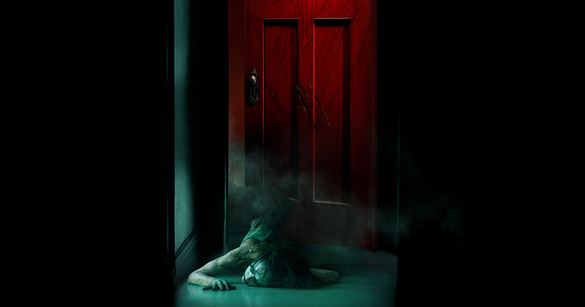 un mostro striscia in insidious la porta rossa - nerdface